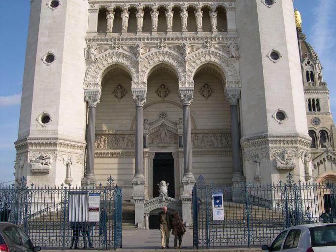  Entrée principale de la basilique de Fourvière